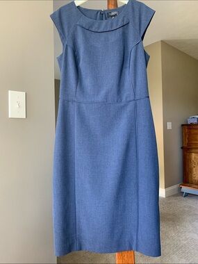 The limited Cap-Sleeve Sheath Dress in Steel Blue Size 4